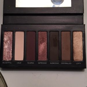 Younique eyeshadow palette 6